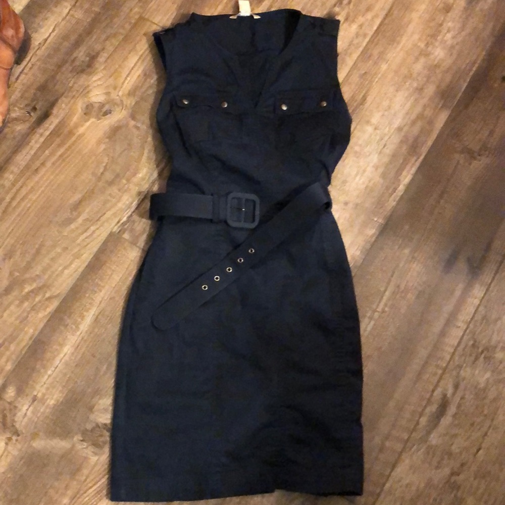 Breast pocket v neck dress